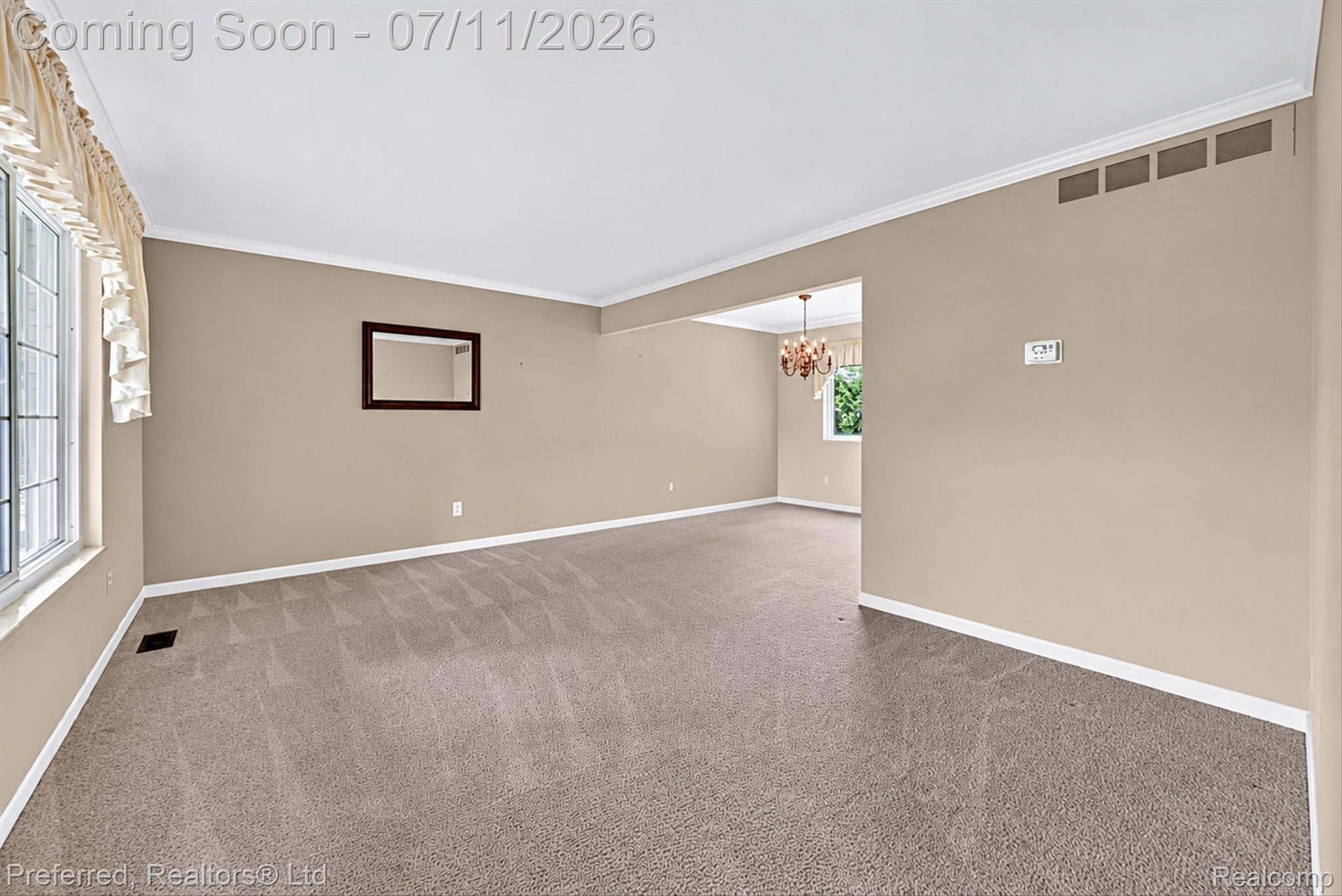 46596 Maidstone Road Canton, MI 48187 - Photo 8 of 61 Crown Molding