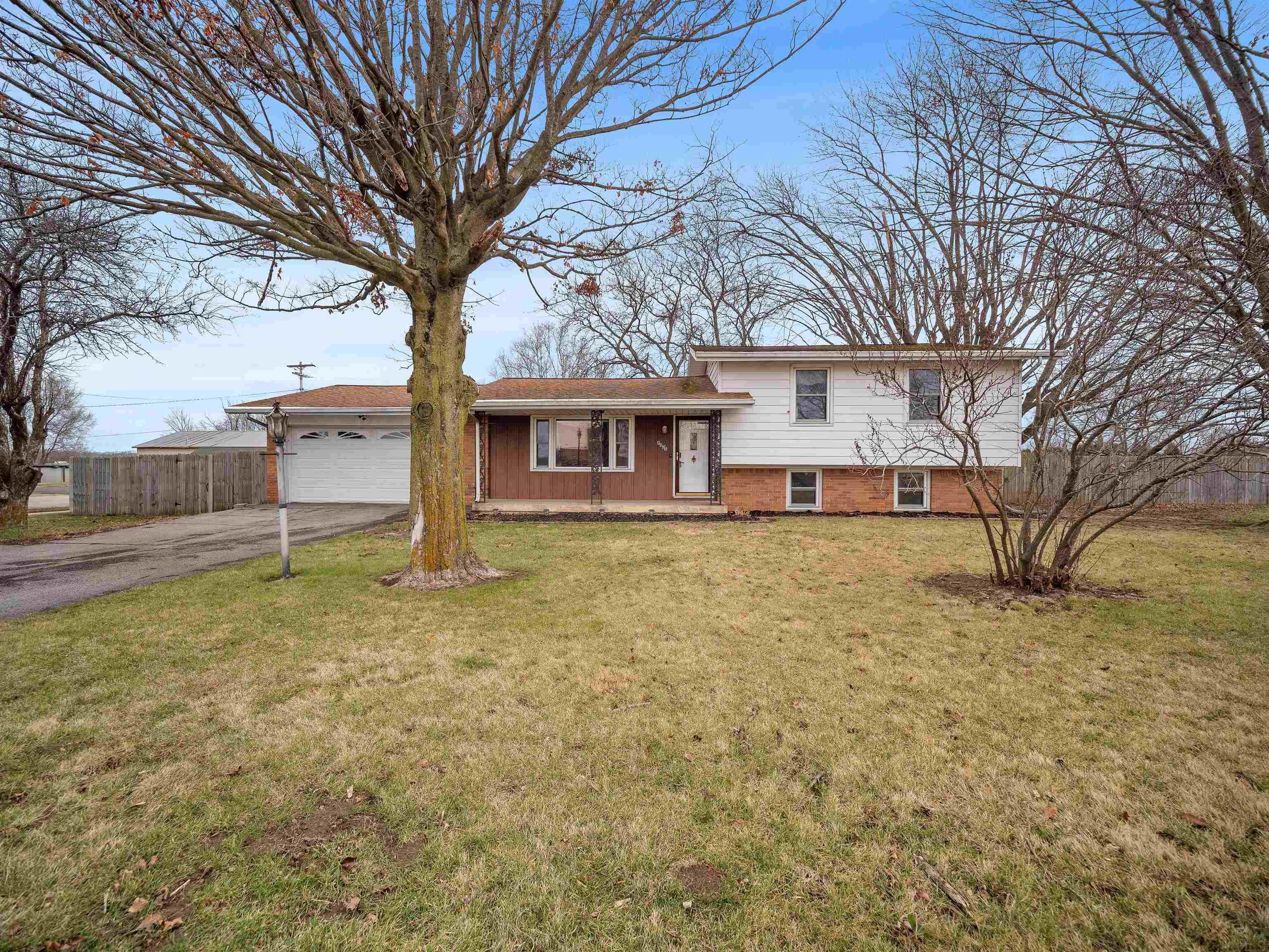 400 Syracuse Webster Road Syracuse, IN 46567 - Photo 1 of 36 Gallery Image 1