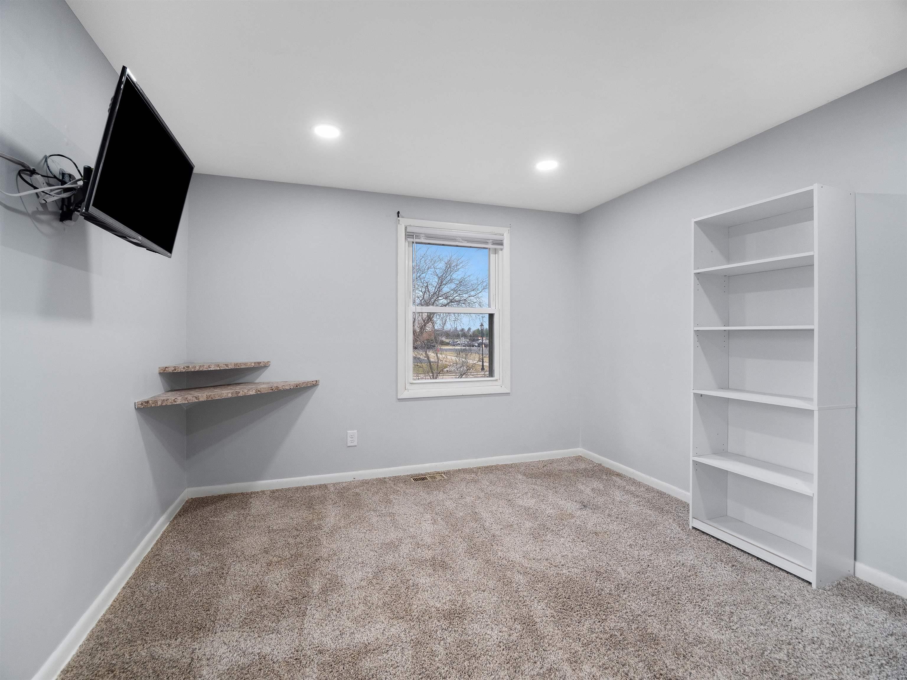 400 Syracuse Webster Road Syracuse, IN 46567 - Photo 25 of 36 Gallery Image 25