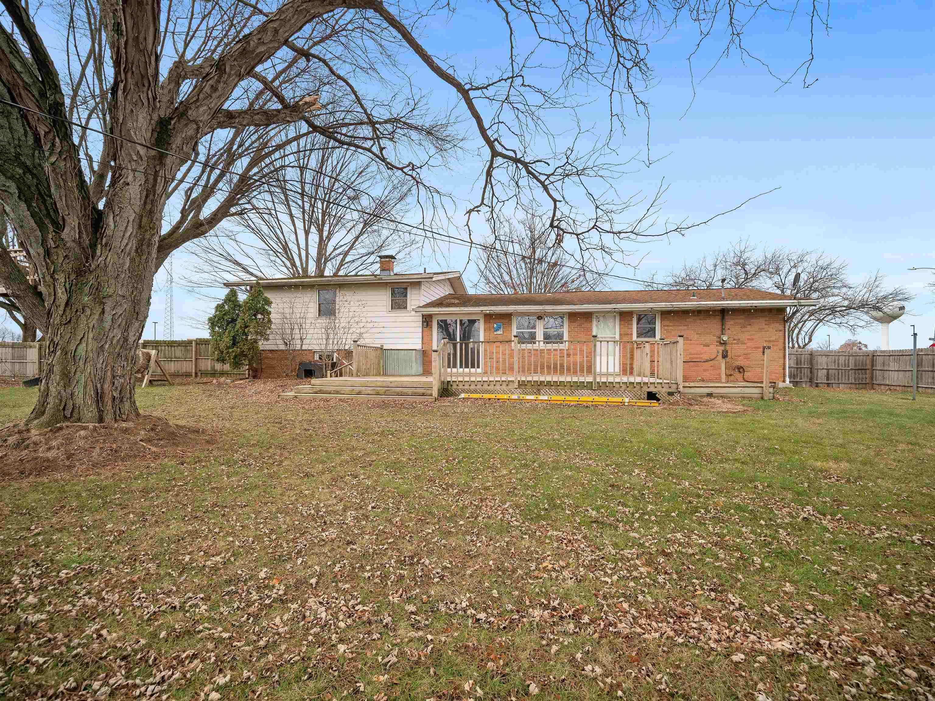 400 Syracuse Webster Road Syracuse, IN 46567 - Photo 3 of 36 Gallery Image 3
