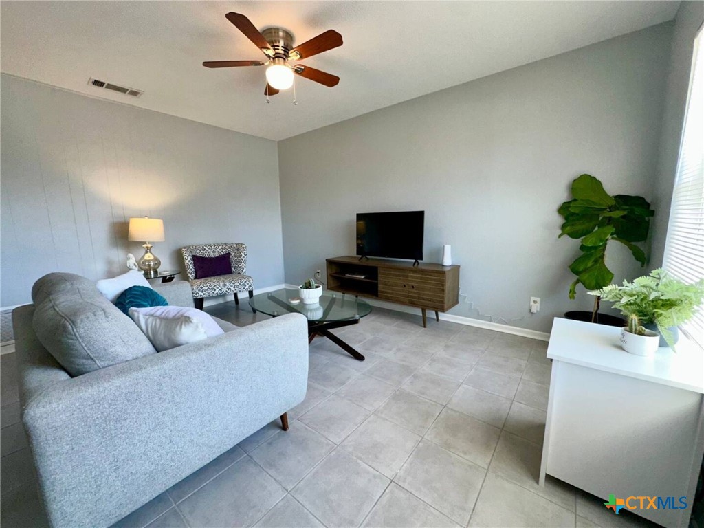 2918 Antelope Trail Temple, TX 76504 - Photo 14 of 24 a living room with furniture and a potted plant