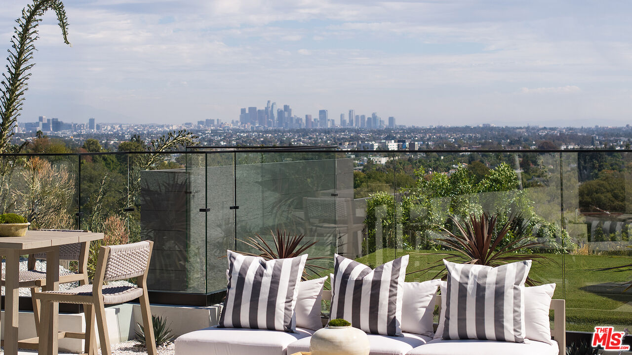 2950 Club Drive Los Angeles, CA 90064 - Photo 4 of 37