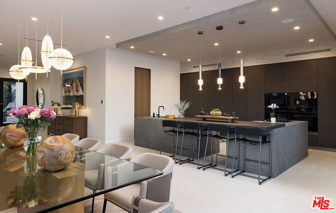 2950 Club Drive Los Angeles, CA 90064 - Photo 9 of 37