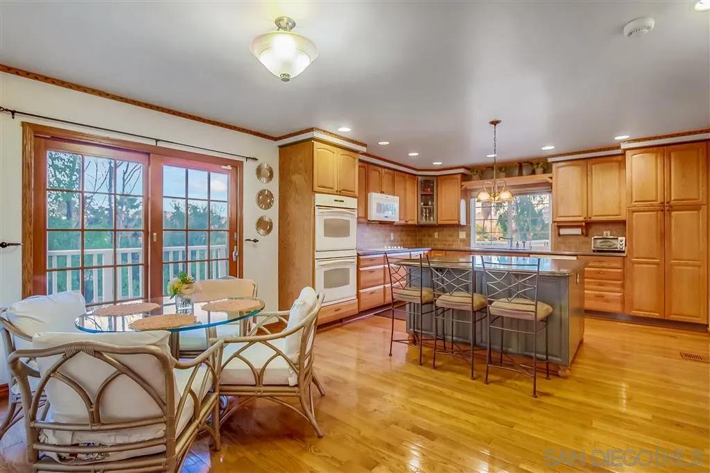 320 Rock Ridge Place Escondido, CA 92027 - Photo 5 of 24 Gallery Image 5