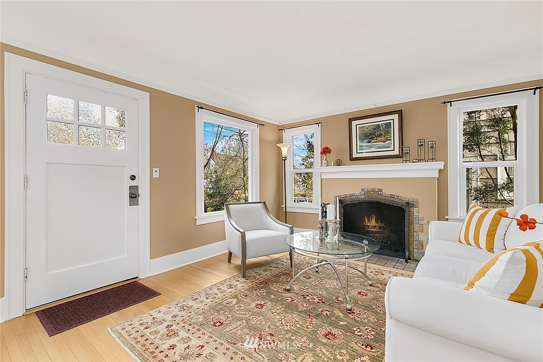 1119 North 76th Street Seattle, WA 98103 - Photo 2 of 19 Gallery Image 2