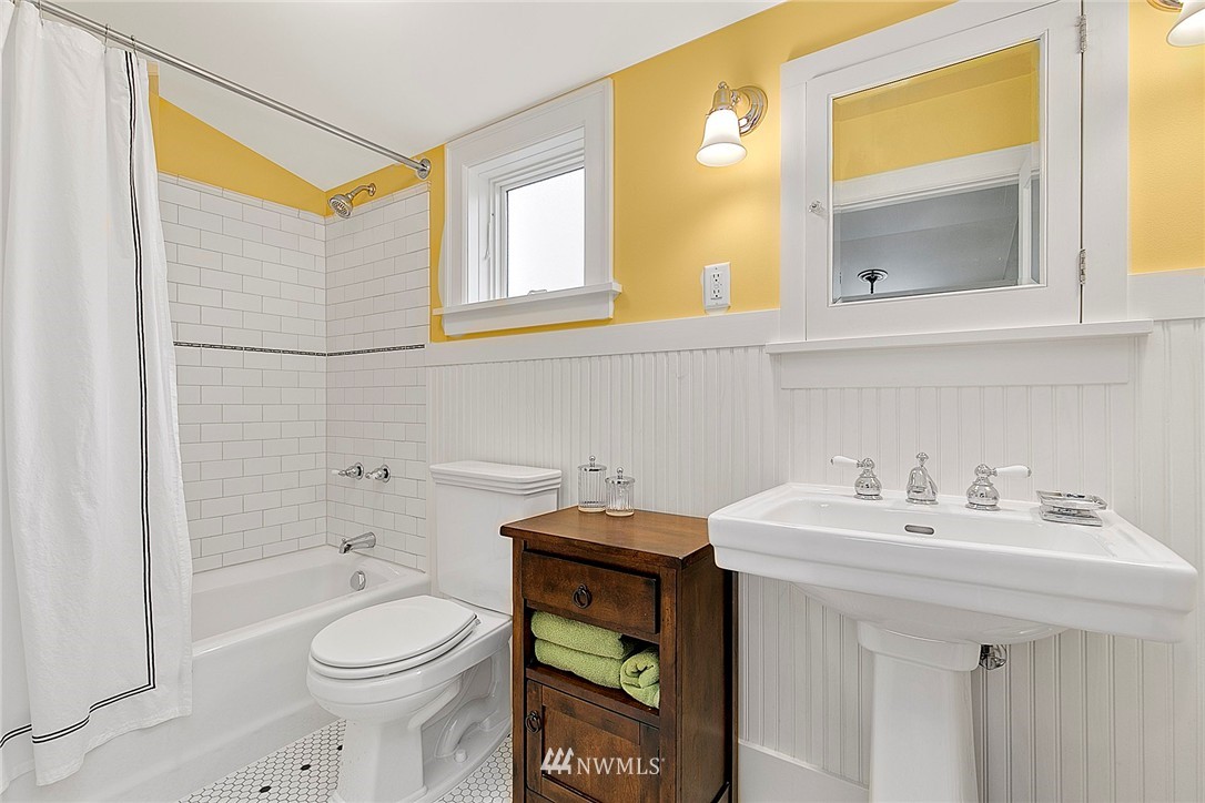 1119 North 76th Street Seattle, WA 98103 - Photo 12 of 19 Gallery Image 12