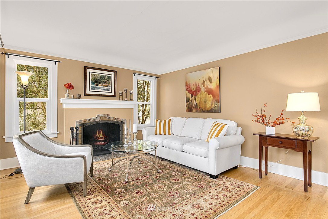 1119 North 76th Street Seattle, WA 98103 - Photo 3 of 19 Gallery Image 3