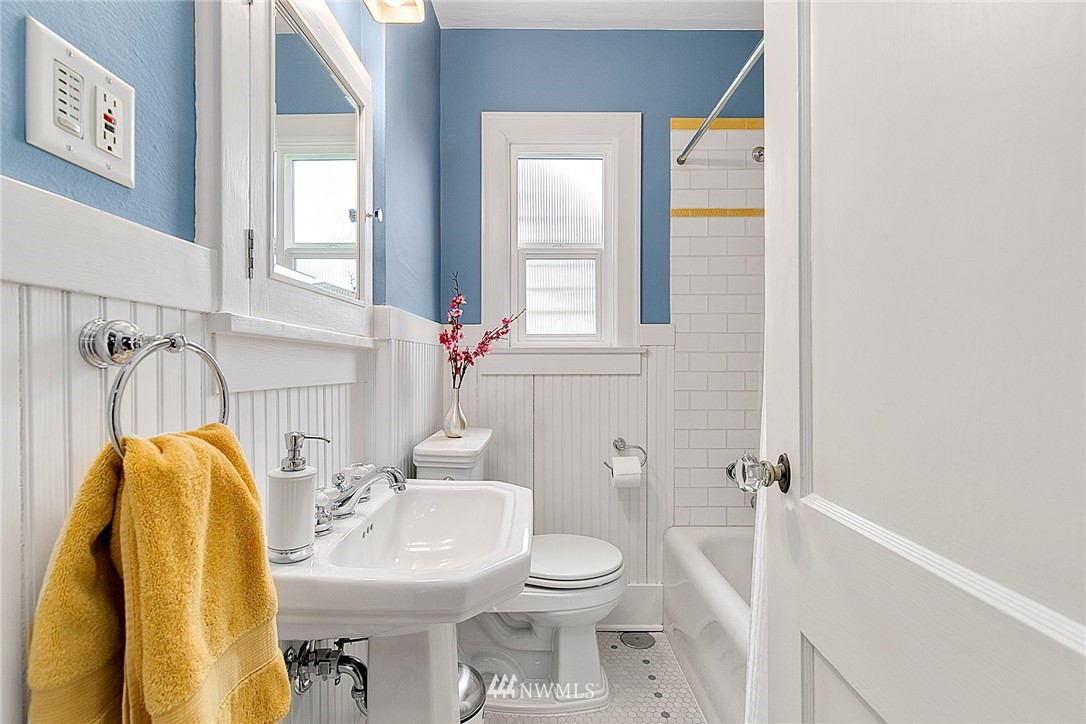 1119 North 76th Street Seattle, WA 98103 - Photo 8 of 19 Gallery Image 8
