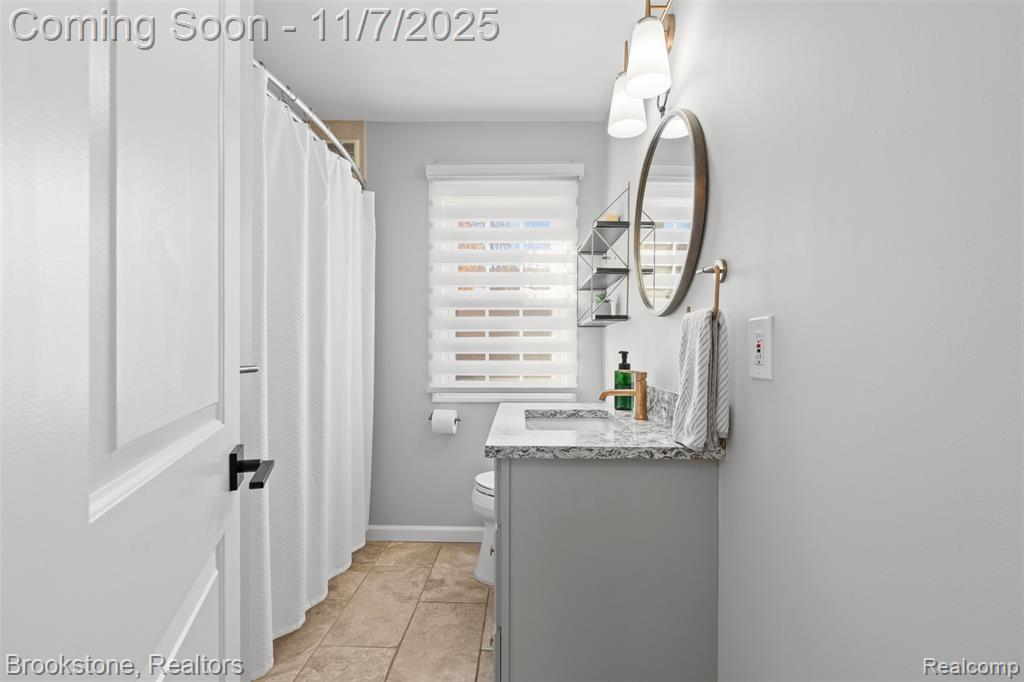 2221 Columbia Road Berkley, MI 48072 - Photo 10 of 39