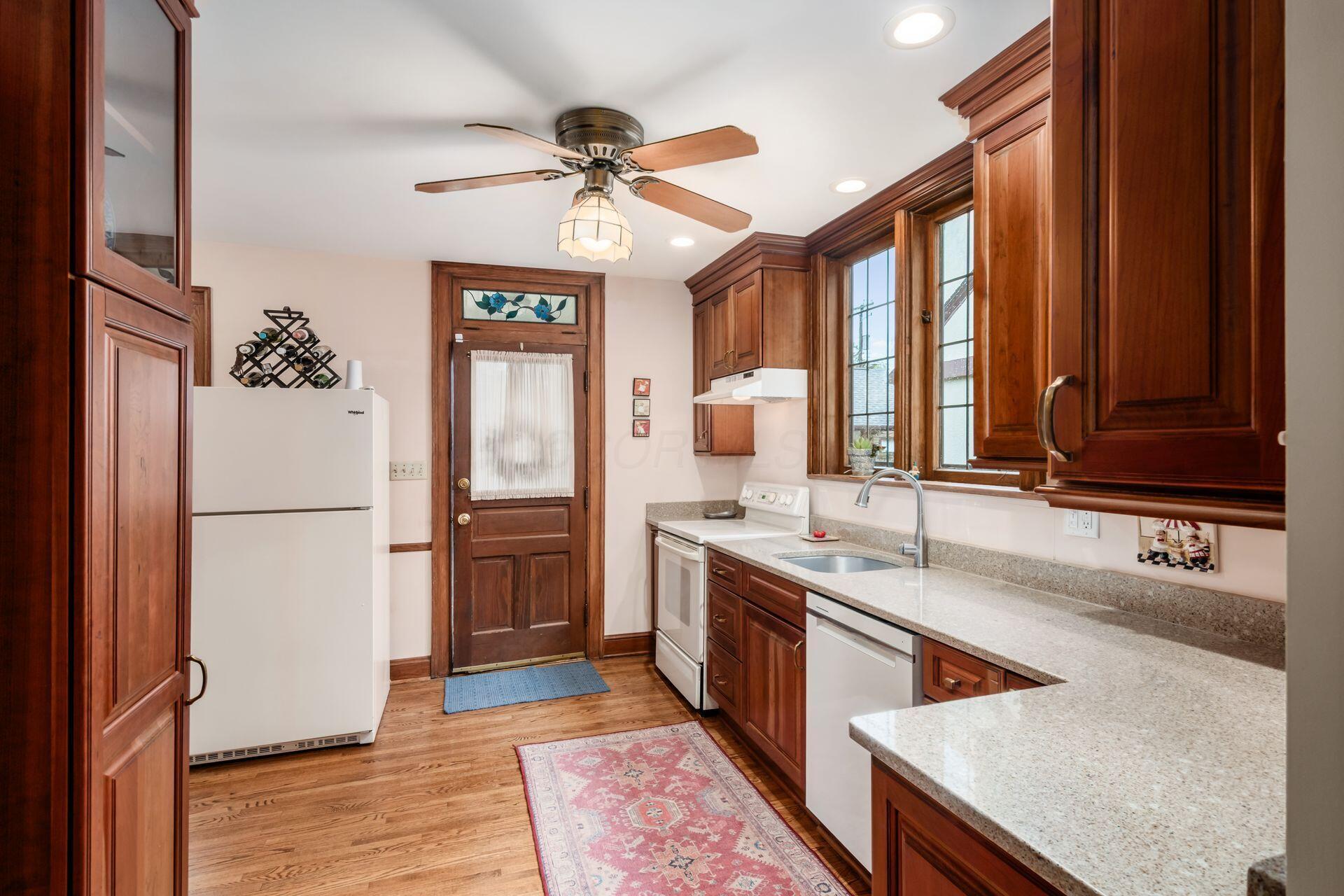 228 South Ardmore Road Columbus, OH 43209 - Photo 15 of 61 Kitchen