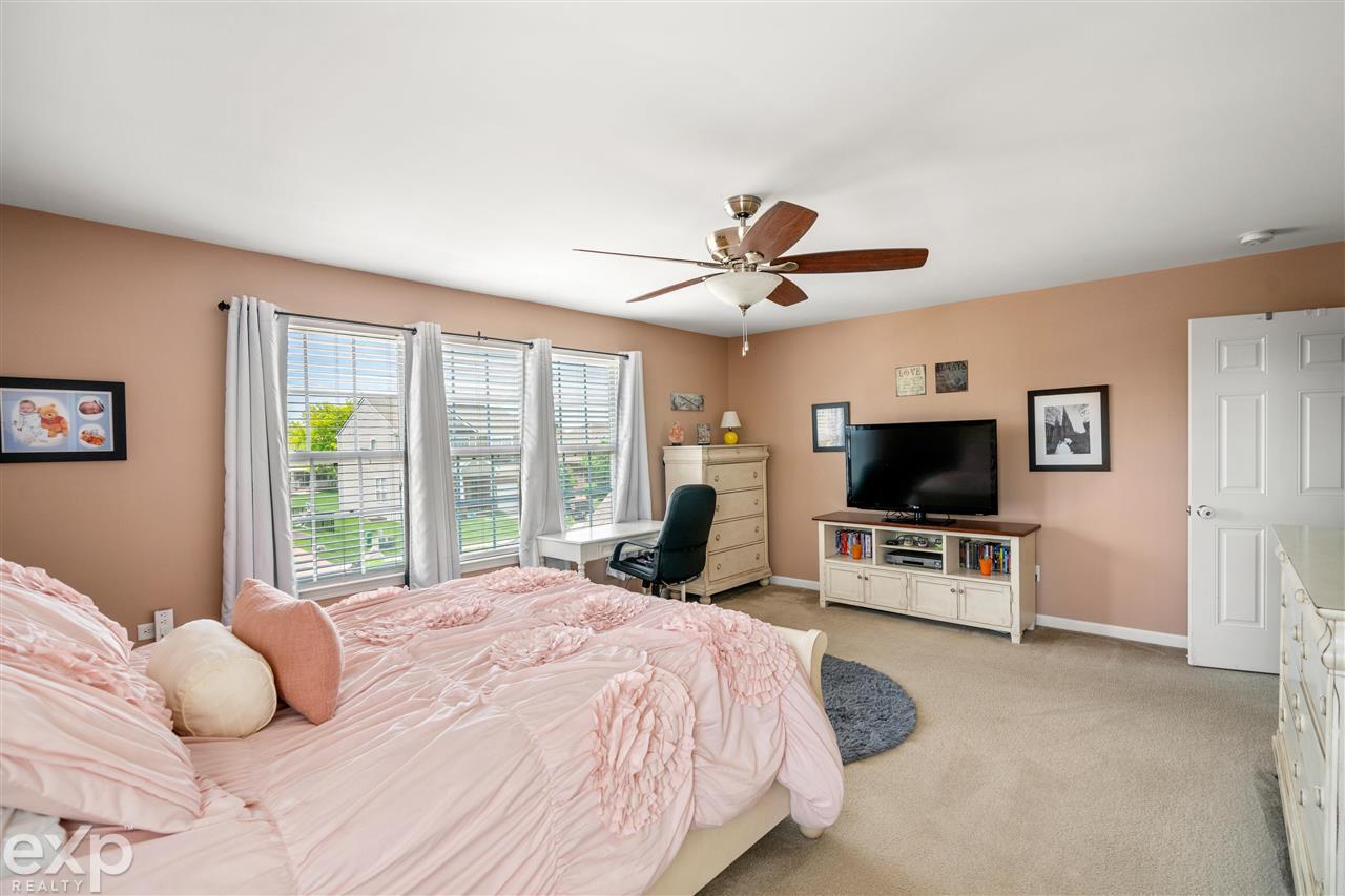 47388 Gloede Road Macomb, MI 48044 - Photo 23 of 41 50076499-22.JPG