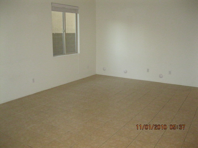 6916 West Carson Road Laveen, AZ 85339 - Photo 2 of 10 Family Room