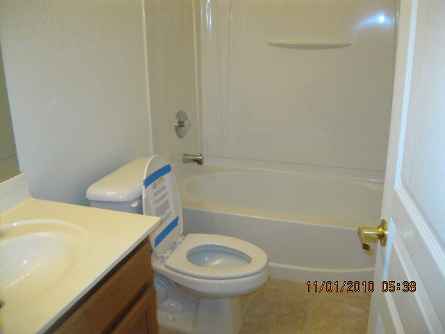 6916 West Carson Road Laveen, AZ 85339 - Photo 5 of 10 Bathroom