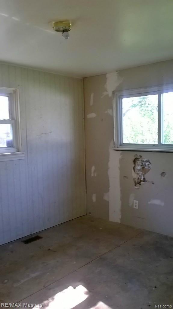 673 Ford Road Carleton, MI 48117 - Photo 14 of 19 BEDROOM 2