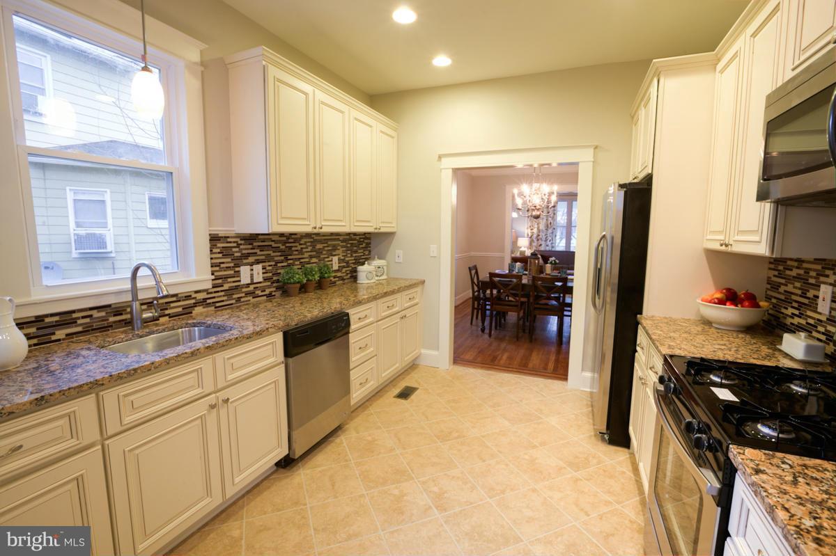 3402 Cedardale Road Baltimore, MD 21215 - Photo 11 of 30 Kitchen