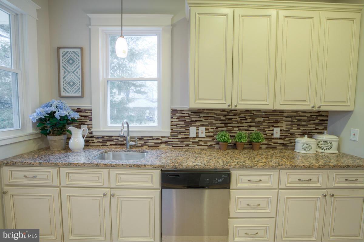 3402 Cedardale Road Baltimore, MD 21215 - Photo 14 of 30 Kitchen