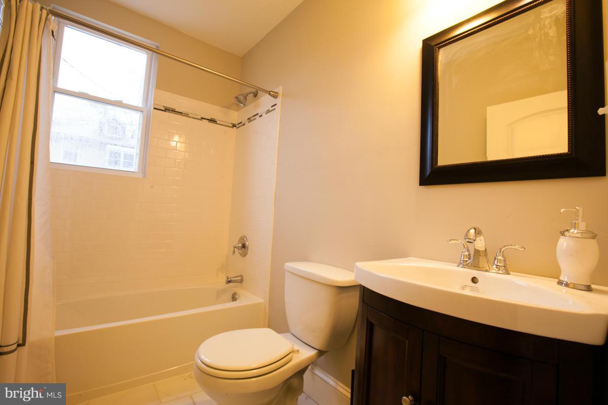 3402 Cedardale Road Baltimore, MD 21215 - Photo 16 of 30 Bath