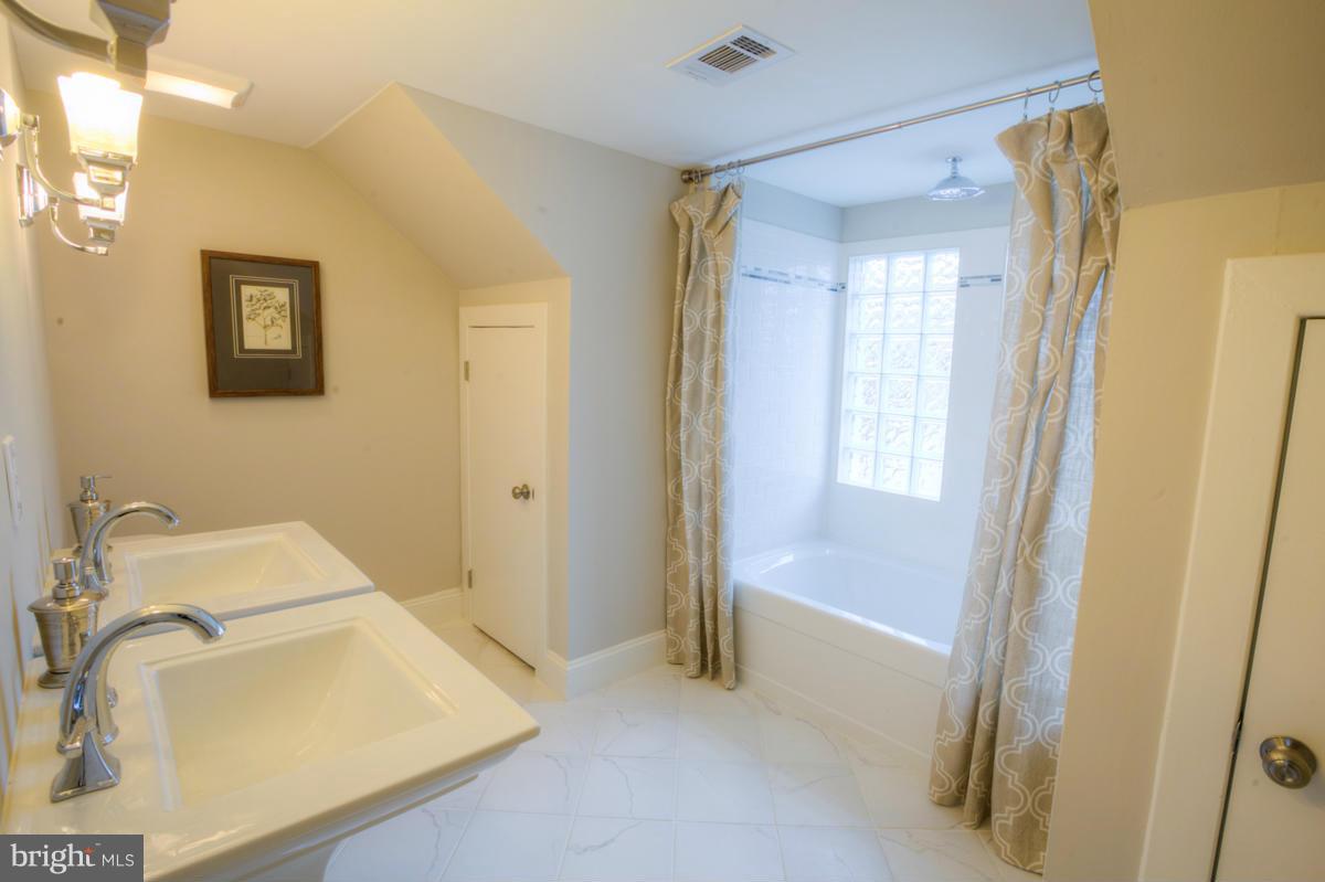 3402 Cedardale Road Baltimore, MD 21215 - Photo 22 of 30 Bath (Master)