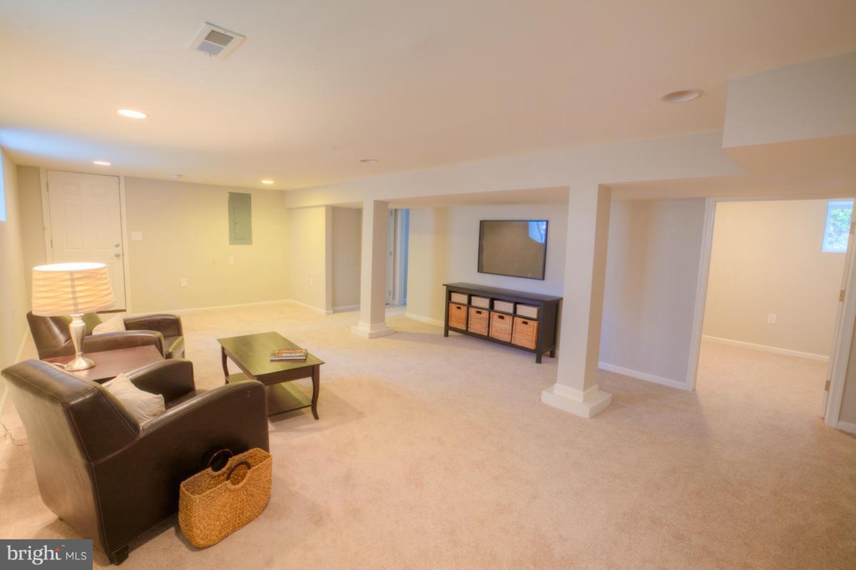 3402 Cedardale Road Baltimore, MD 21215 - Photo 25 of 30 Family Room
