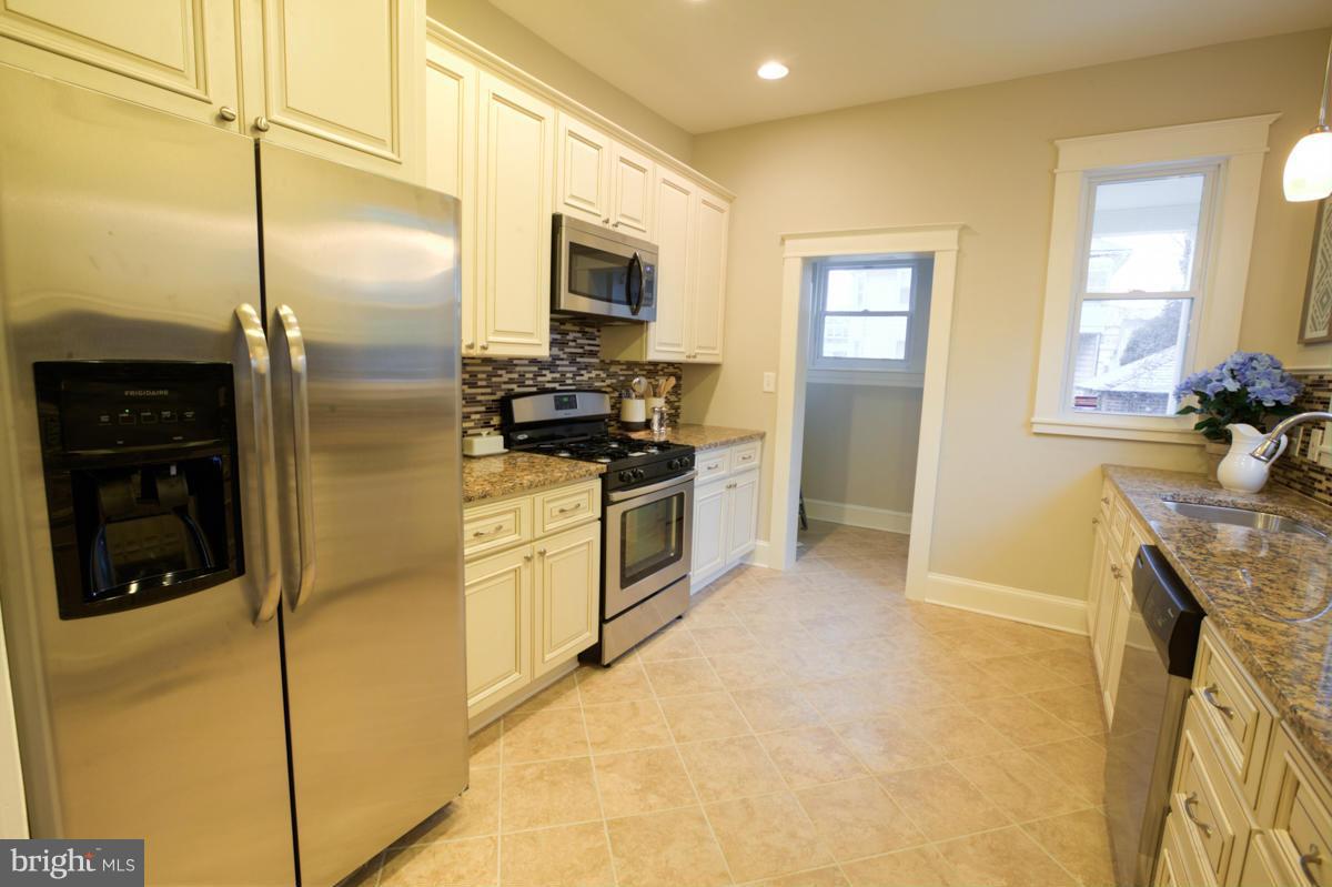 3402 Cedardale Road Baltimore, MD 21215 - Photo 10 of 30 Kitchen