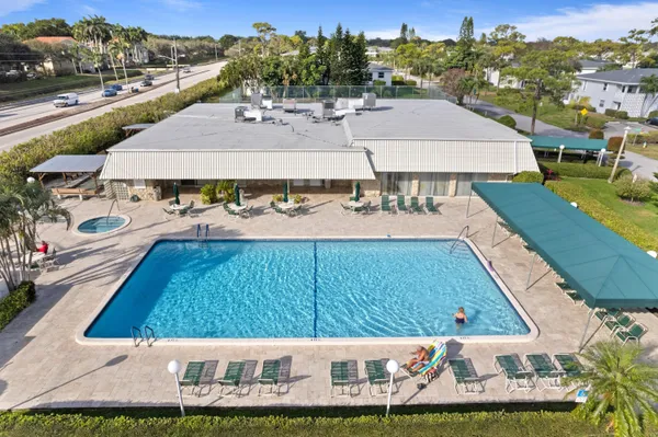 $2,000 | 2915 Southwest 15th Street, Unit 204, Delray Beach, FL 33445