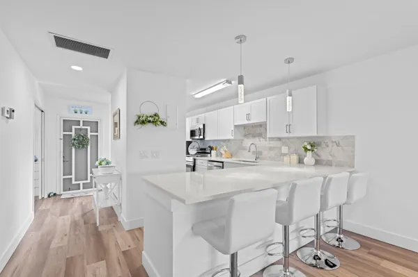 $2,000 | 2915 Southwest 15th Street, Unit 204, Delray Beach, FL 33445