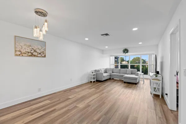 $2,000 | 2915 Southwest 15th Street, Unit 204, Delray Beach, FL 33445