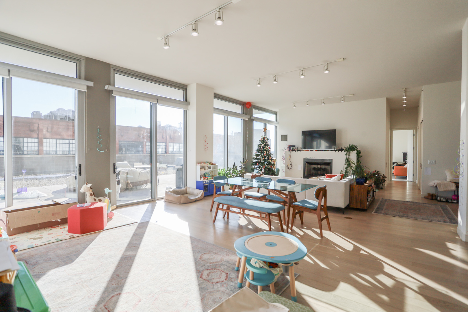 910 West Huron Street, Unit 710 Chicago, IL 60642 - Photo 2 of 30