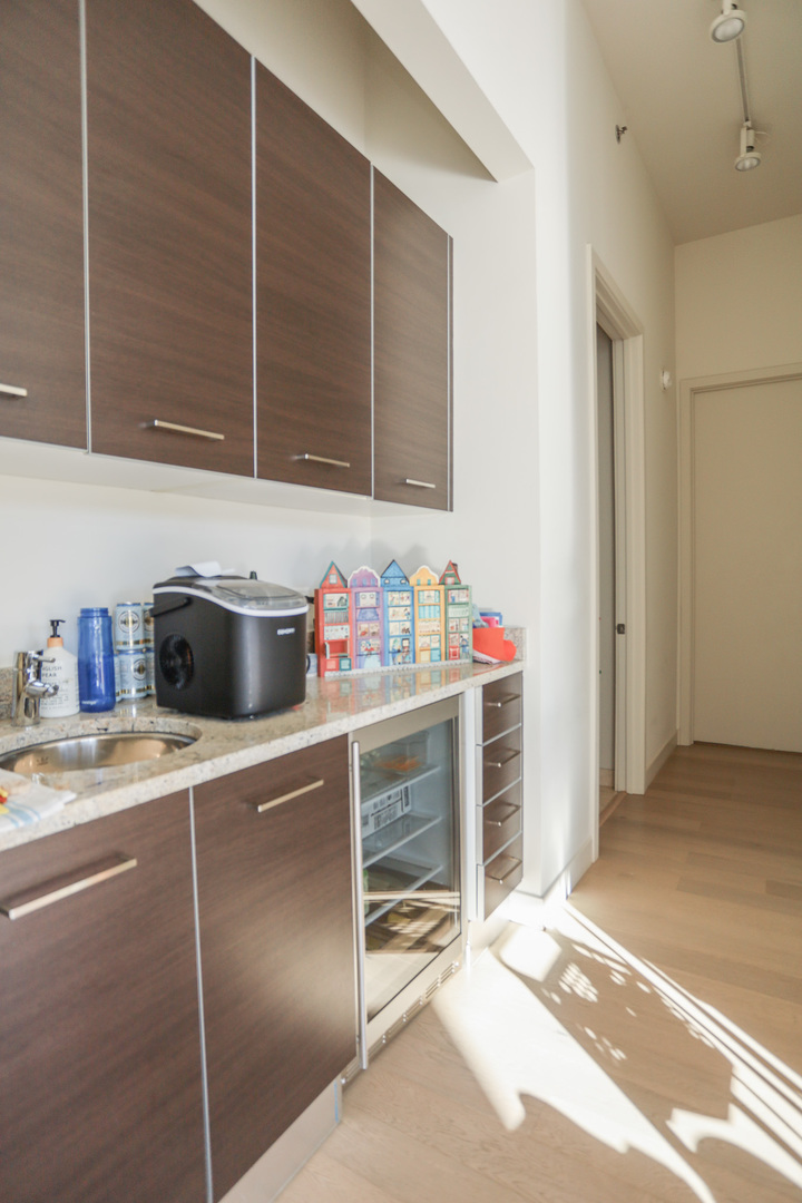 910 West Huron Street, Unit 710 Chicago, IL 60642 - Photo 10 of 30