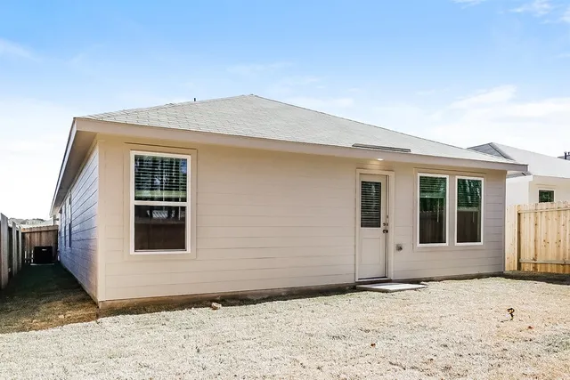 $1,810 | 1531 Sunset Ridge Drive, Conroe, TX 77306