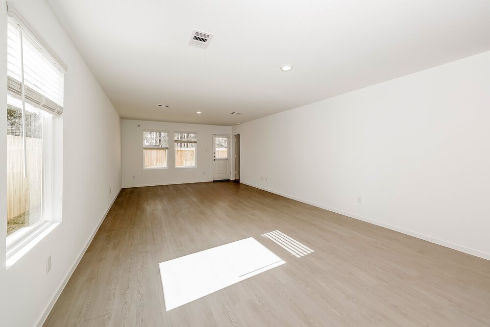 1531 Sunset Ridge Drive Conroe, TX 77306 - Photo 3 of 16