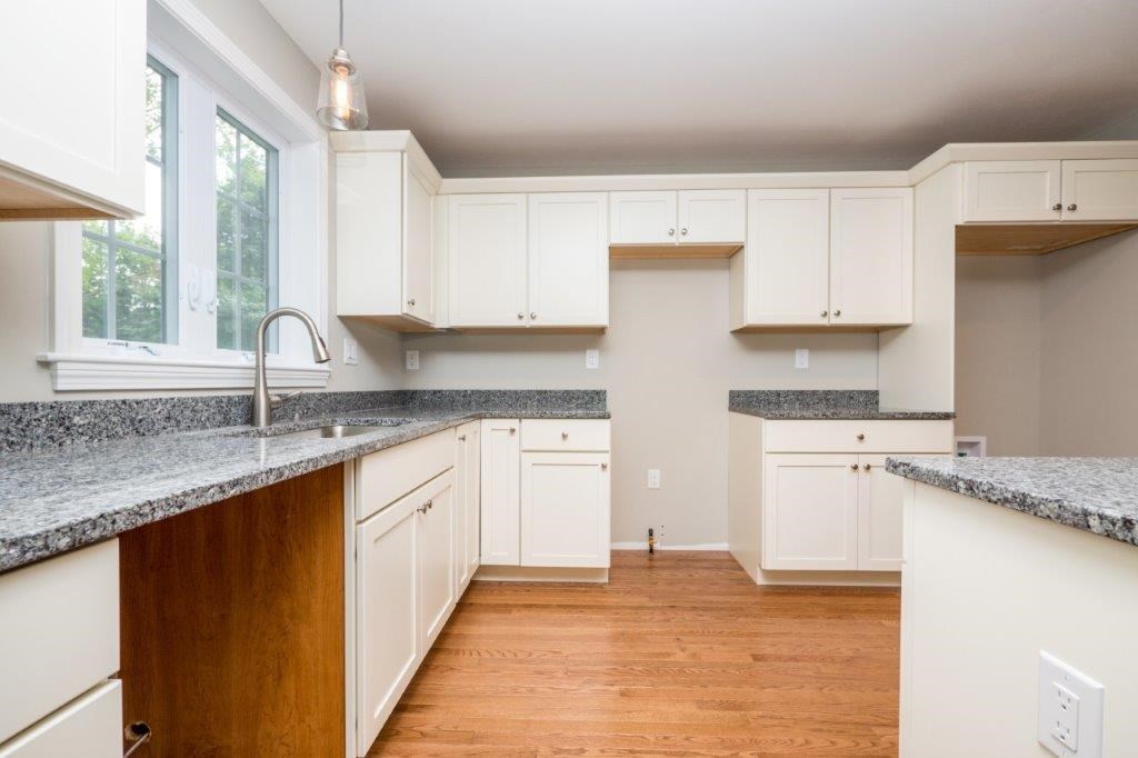 17 Library Street Hudson, NH 03051 - Photo 5 of 12