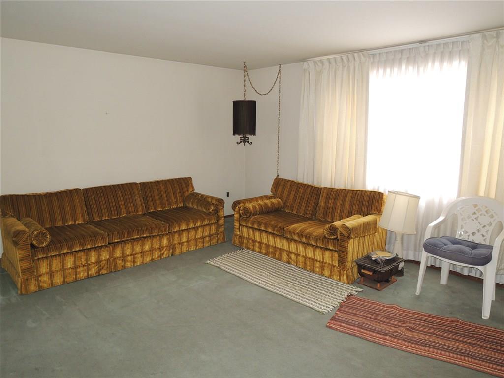 217 Cochran Road Mt. Lebanon, PA 15228 - Photo 3 of 14 Gallery Image 3