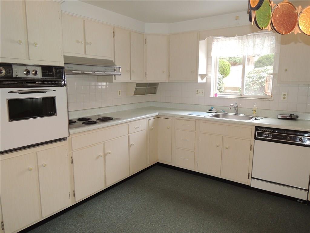 217 Cochran Road Mt. Lebanon, PA 15228 - Photo 5 of 14 Gallery Image 5