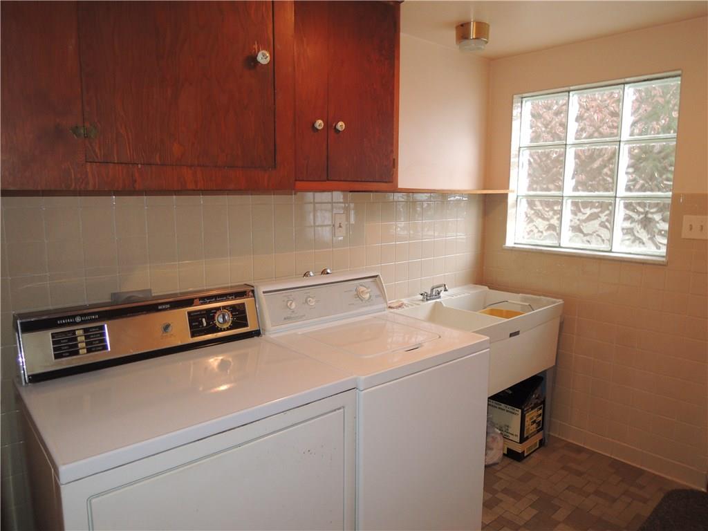 217 Cochran Road Mt. Lebanon, PA 15228 - Photo 8 of 14 Gallery Image 8