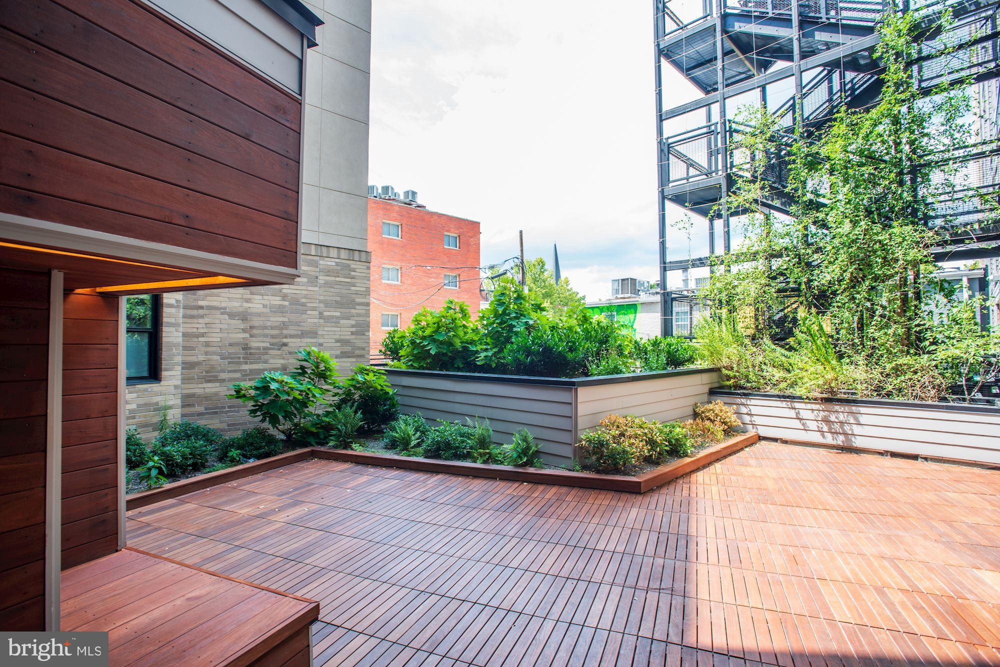 1550 11th Street Northwest, Unit 307 Washington, DC 20005 - Photo 20 of 22 a view of a backyard