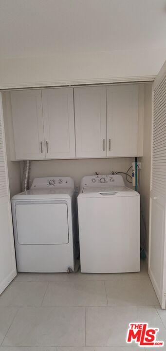 1557 South Beverly Glen Boulevard, Unit 104 Los Angeles, CA 90024 - Photo 12 of 44 a utility room with dryer and washer
