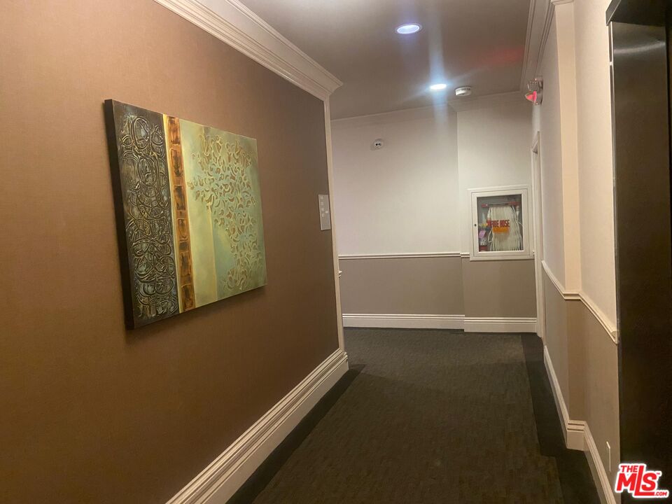 1557 South Beverly Glen Boulevard, Unit 104 Los Angeles, CA 90024 - Photo 6 of 44 a view of an empty room