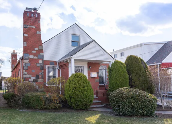a view of a house with a small yard and plants