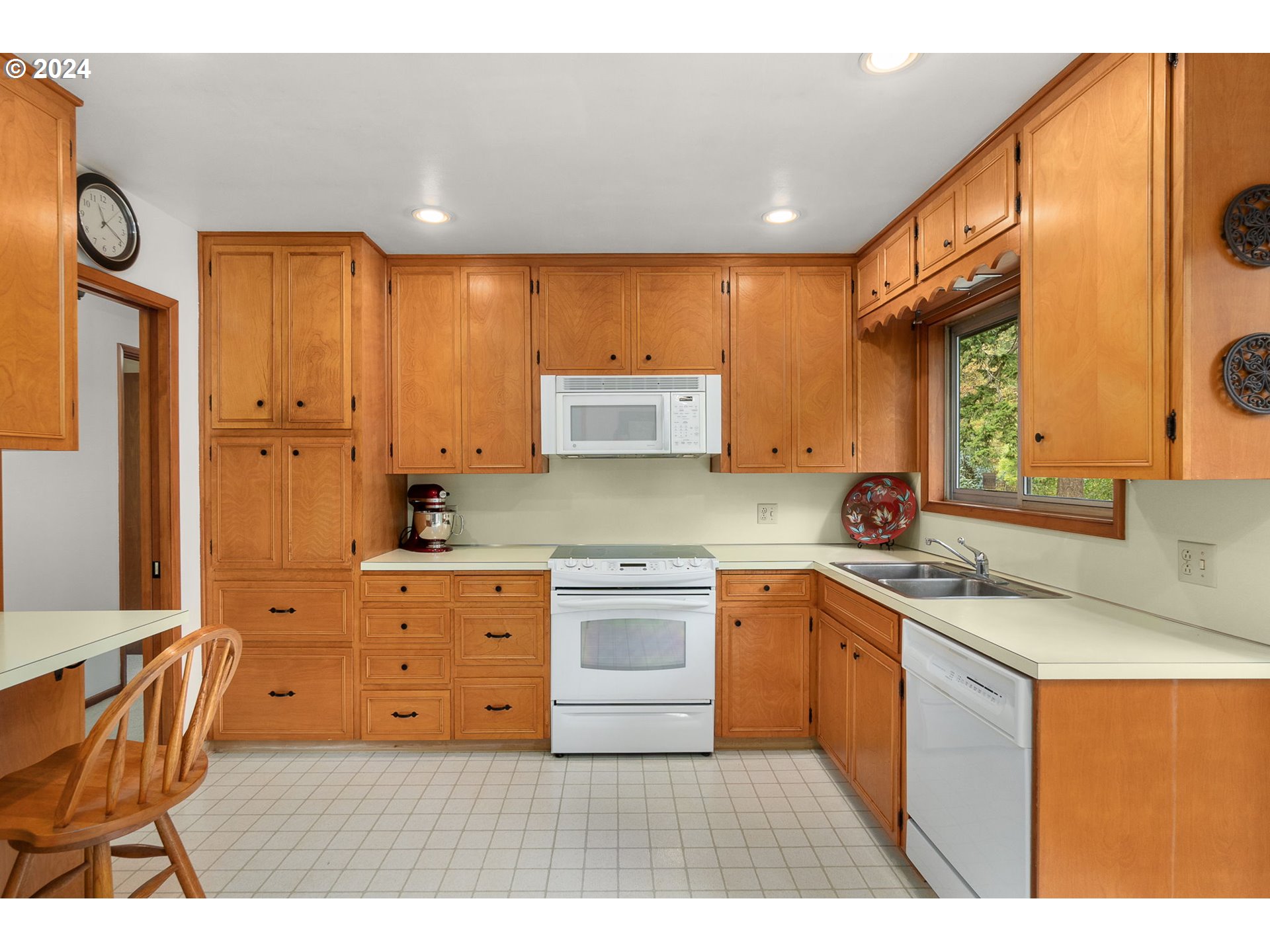 10469 Crosby Road Northeast Woodburn, OR 97071 - Photo 11 of 43 Gallery Image 11