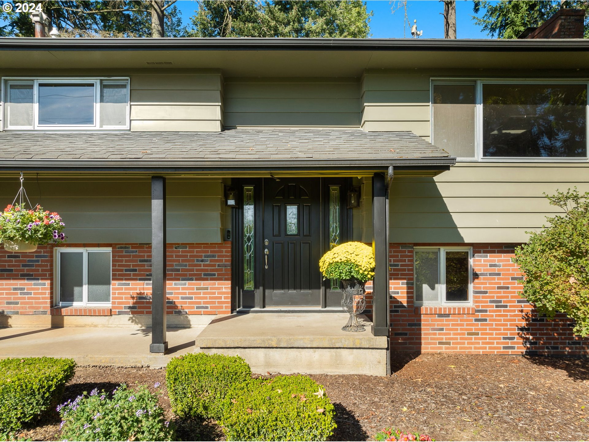 10469 Crosby Road Northeast Woodburn, OR 97071 - Photo 3 of 43 Gallery Image 3