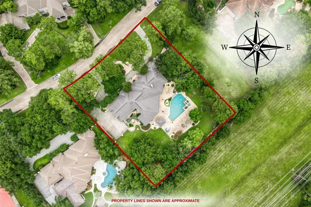 an aerial view of a yard