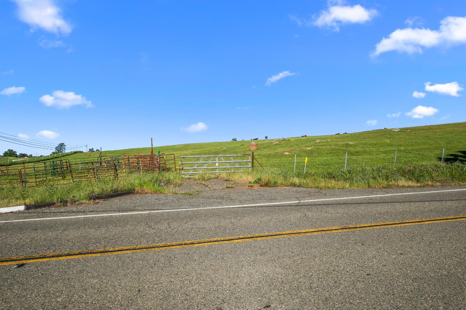 11777 Shenandoah Road Plymouth, CA 95669 - Photo 7 of 43 a view of a road with an ocean view