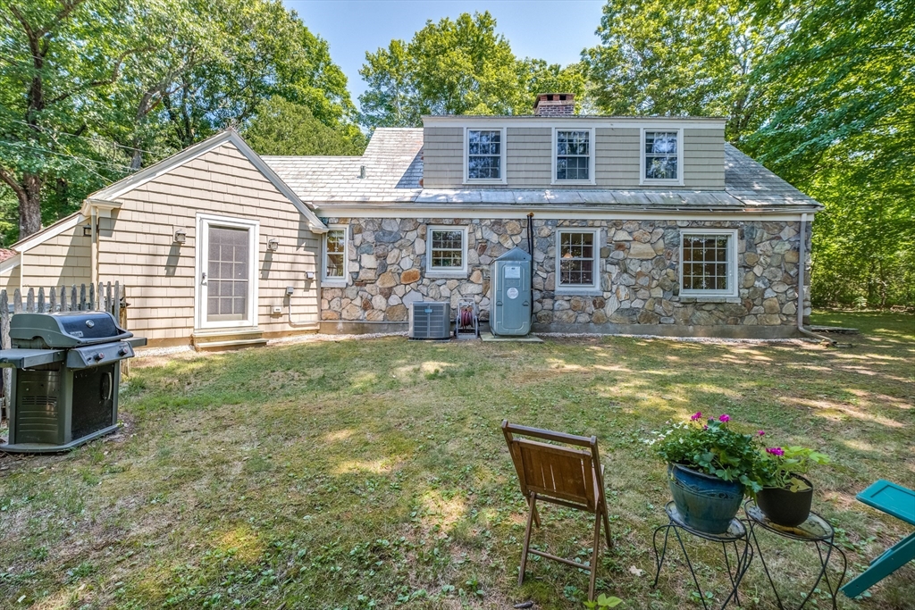18 Plum Tree Road Amherst, MA 01002 - Photo 3 of 38