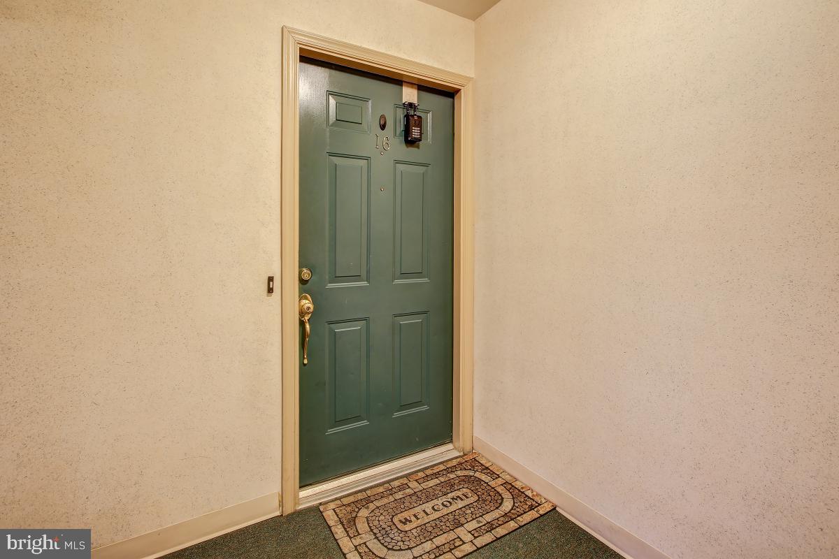 402 Ridgepoint Place, Unit 16 Gaithersburg, MD 20878 - Photo 2 of 33 Main level unit entry
