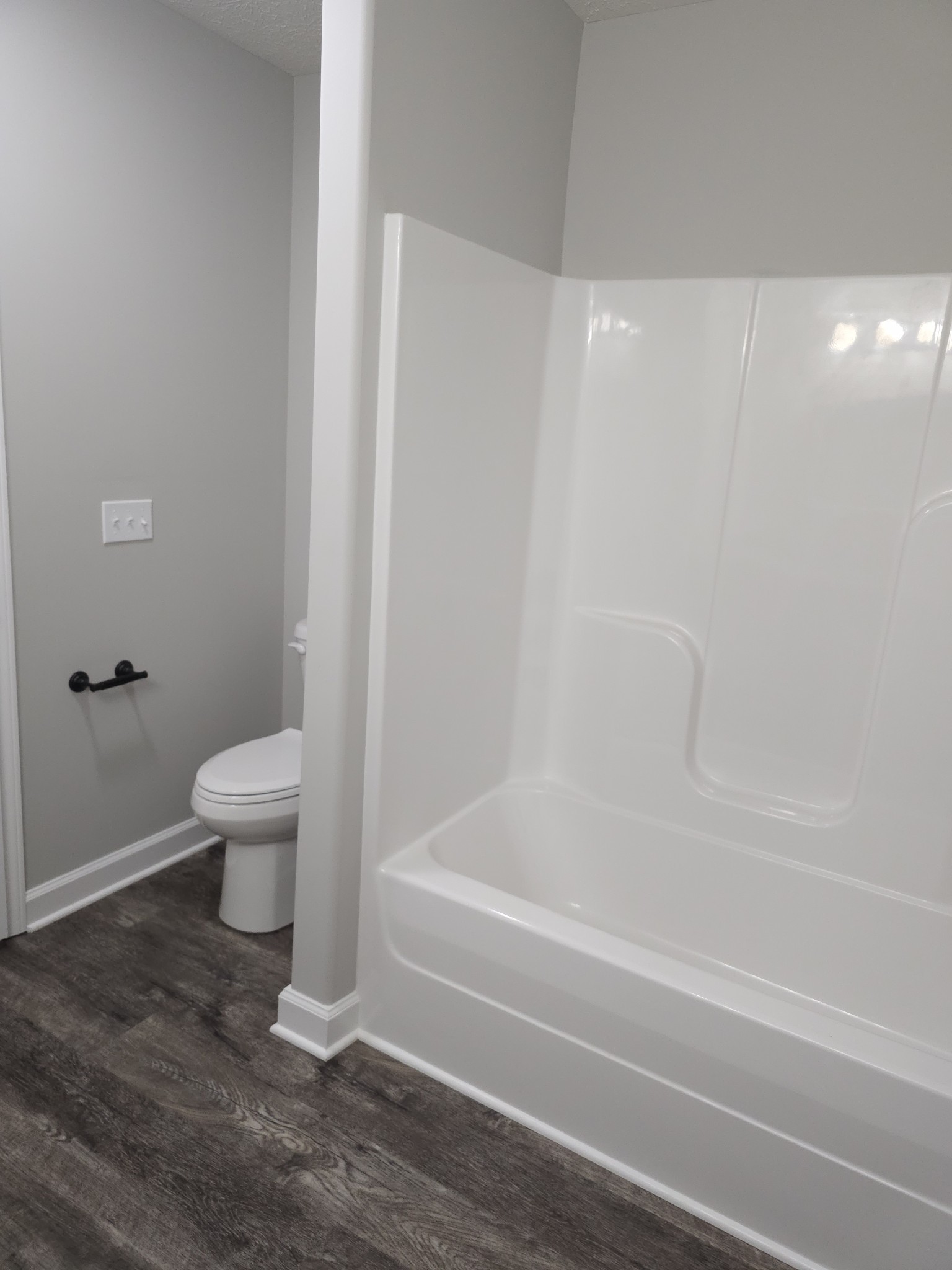 4020 Hartsville Road Lafayette, TN 37083 - Photo 14 of 19 a bathroom with a bathtub and a toilet