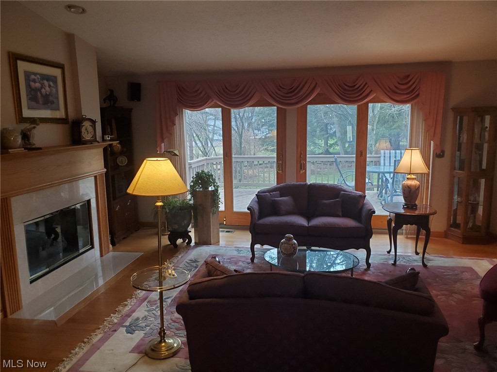 460 Aurora Hudson Road Aurora, OH 44202 - Photo 4 of 44 ENTER THRU FRONT FOYER TO THIS GREAT SPACE.