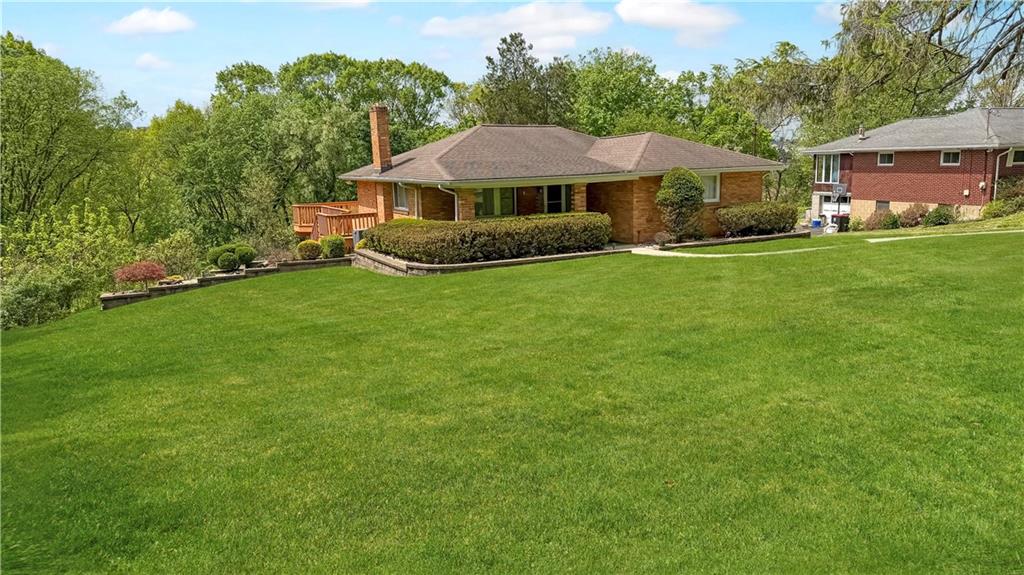 39 Greenview Drive McKees Rocks, PA 15136 - Photo 3 of 33