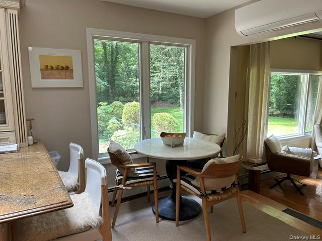 3 Fox Lane Locust Valley, NY 11560 - Photo 23 of 38 Breakfast bar and seating for 4 at the table