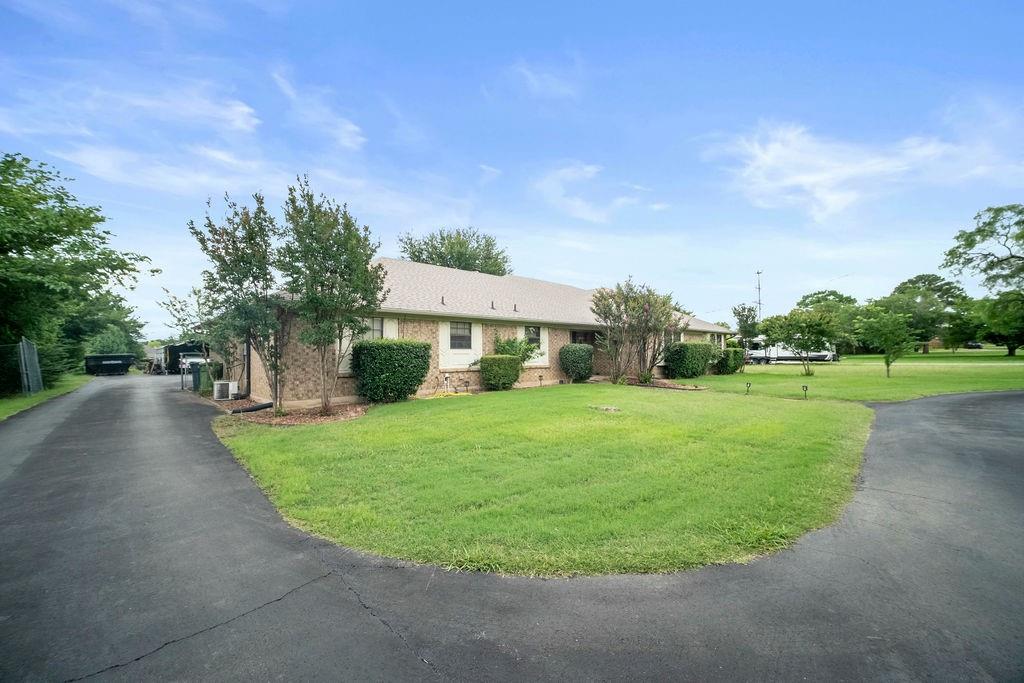 6939 Calender Road Arlington, TX 76001 - Photo 3 of 40 Single story home with a front yard and brick siding